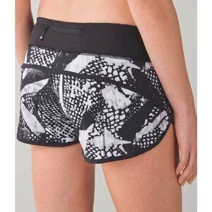 LULULEMON ATHLETICA Speed Short '2.5" Size 4